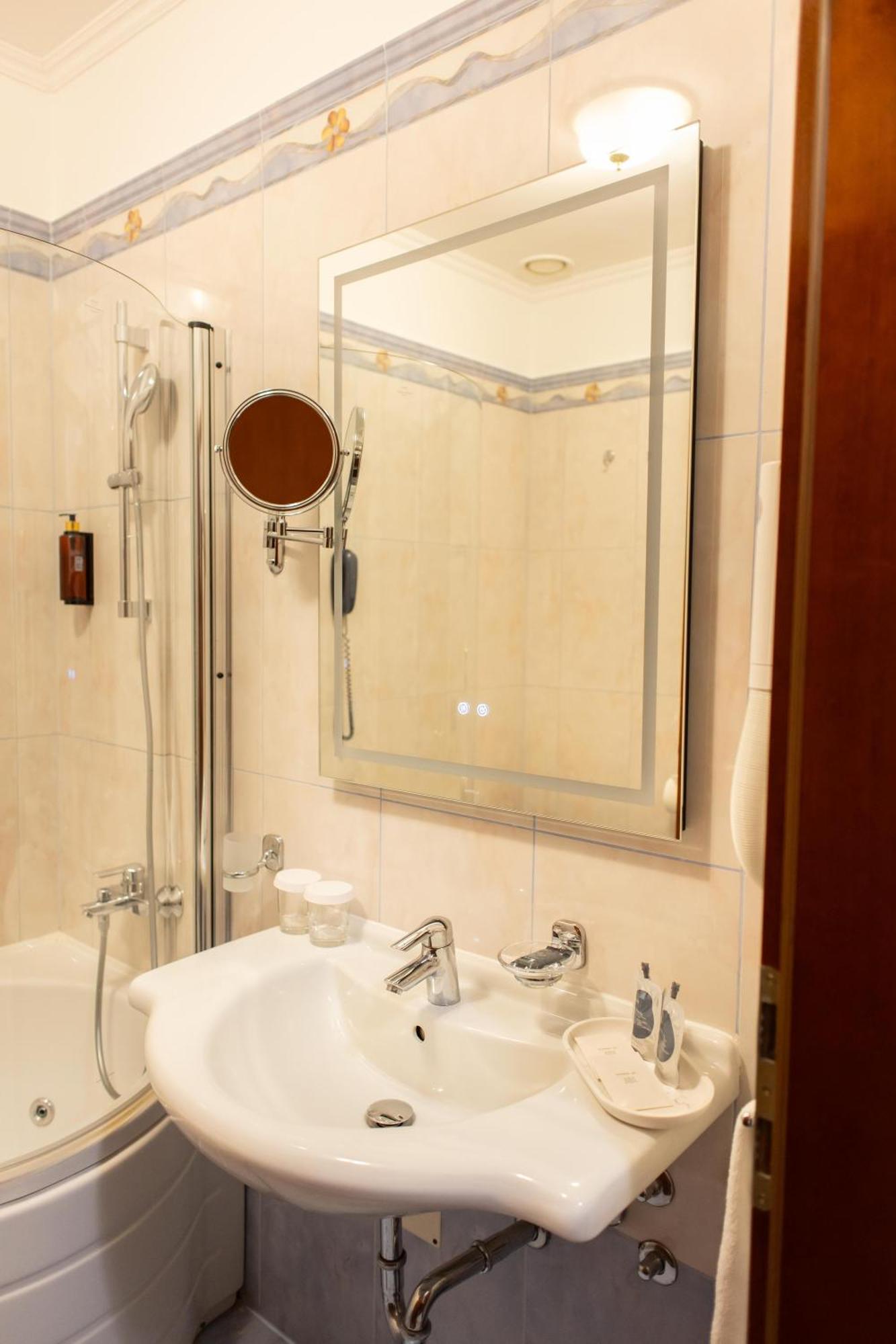 Hotel Waldinger Osijek Zewnętrze zdjęcie